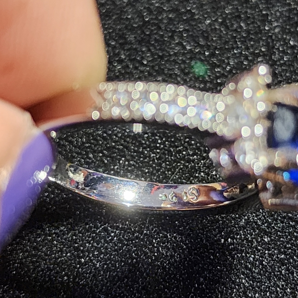 Elegant Silver and Blue Gemstone Ring - Picture 4 of 6